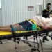 Idoso que mora sozinho fratura bacia após cair de telhado e é encontrado por filha horas depois