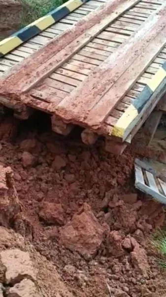 Em Xapuri, ponte desaba na Estrada Variante e Deracre diz que obra é antiga