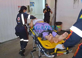 Mulher tenta desviar de buraco e sofre acidente na estrada de Porto Acre