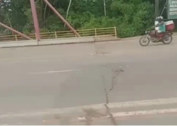 Bombeiros e Detran monitoram rachadura na Ponte da Antônio da Rocha Viana; tráfego é controlado