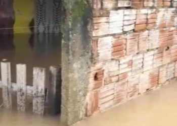 ‘Fiquei só com a roupa do corpo’, diz vítima de enxurrada após voltar para casa em Rio Branco
