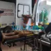 Homem embriagado apanha da esposa com cabo de enxada após iniciar discussão