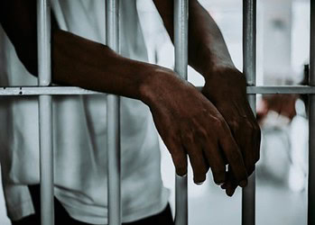 Homem filmado pela filha enquanto agredia esposa é preso em Rio Branco