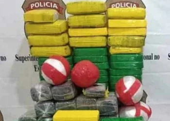 Dupla de traficantes é presa transportando 70kg de droga em barco no Rio Juruá; veja o vídeo