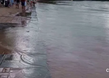Rio Acre atinge 16,88m e avança sobre o Calçadão da Gameleira em Rio Branco