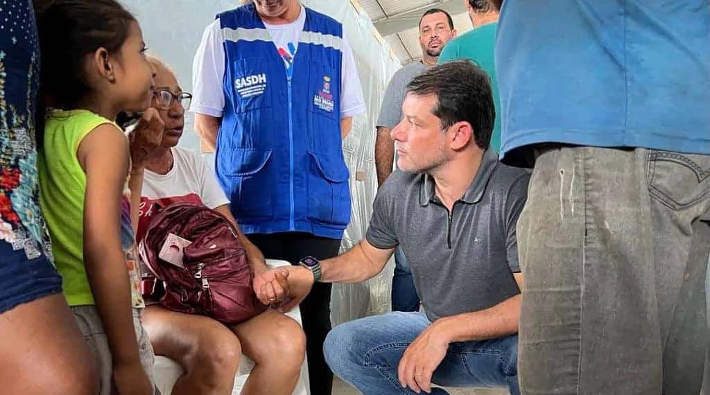 Roberto Duarte leva ajuda às famílias abrigadas no Parque de Exposições