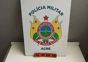 Polícia prende um homem, recupera três motos roubadas e apreende arma