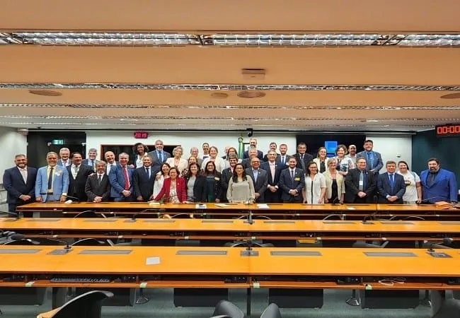 Reitores têm audiência com parlamentares em ato em defesa dos Institutos Federais