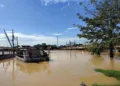 Rio Acre alcança 17 metros e invade Calçadão da Gameleira em Rio Branco; veja o vídeo