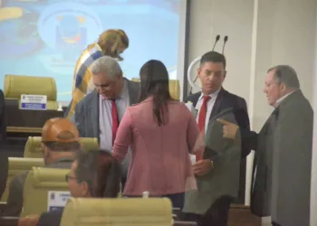 Vereadores devem ser reunir com presidente do TCE para analisar projeto de reajuste salarial do prefeito, secretários e parlamentares