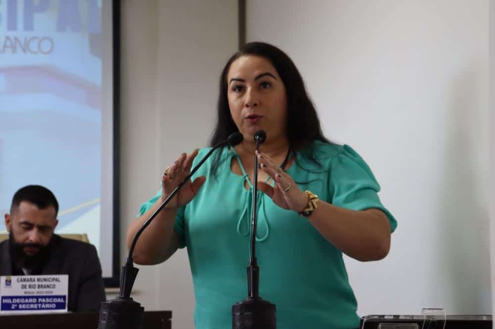 "Um atraso institucional": Elzinha critica ausência de organismo para mulheres e orçamento de R$ 3 em Rio Branco