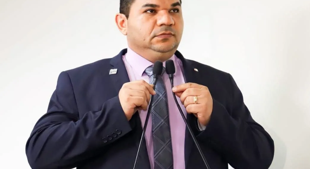 Vereador Fábio Araújo pede explicações da gestão municipal sobre usina de asfalto entregue a Emurb há mais de um ano