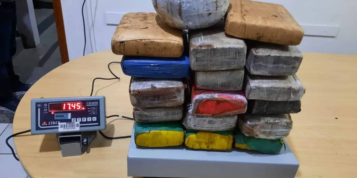 PM apreende mais de 17 quilos de drogas, arma de fogo e libera família feita refém no Acre