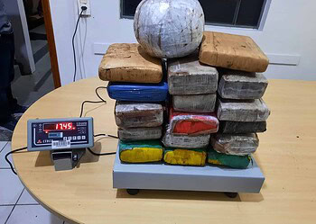 PM apreende mais de 17 quilos de drogas, arma de fogo e libera família feita refém no Acre