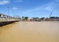 Rio Acre alcança 17 metros e invade Calçadão da Gameleira em Rio Branco; veja o vídeo