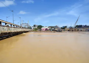 Rio Acre alcança 17 metros e invade Calçadão da Gameleira em Rio Branco. Foto: Dell Pinheiro