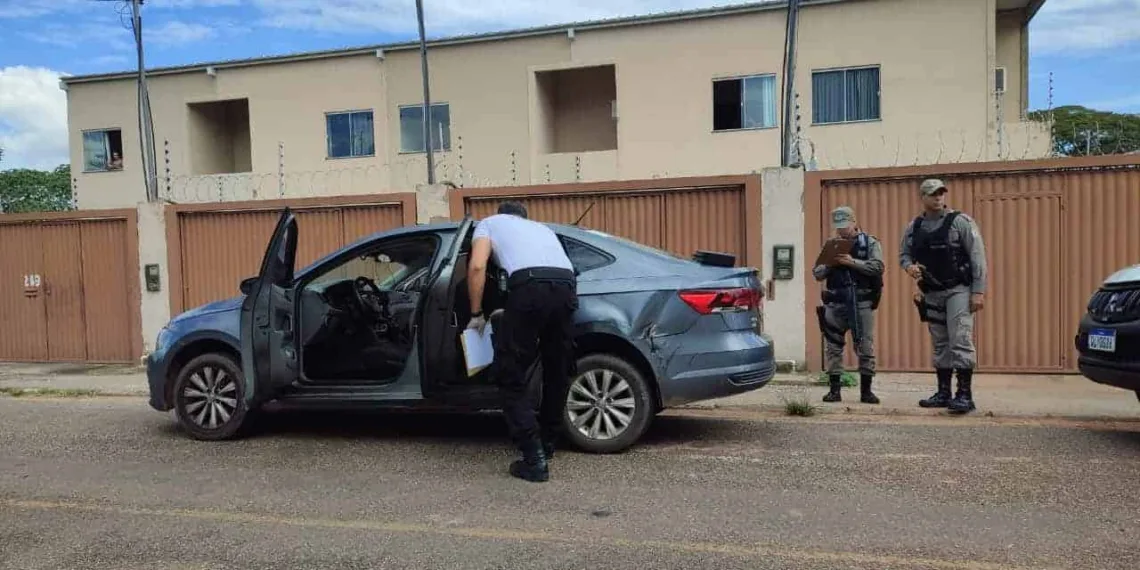 Mulher que deixou feto em carro de aplicativo se apresenta à polícia e presta depoimento