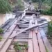 Moradores do Ramal da Pupunha ficam isolados após ponte ser destruída por temporal