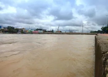 Com previsão de mais chuvas em Rio Branco, Rio Acre chega a 16,80m e igarapés podem subir até 40cm por hora, alerta Defesa Civil