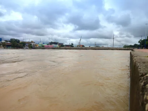 Com previsão de mais chuvas em Rio Branco, Rio Acre chega a 16,80m e igarapés podem subir até 40cm por hora, alerta Defesa Civil