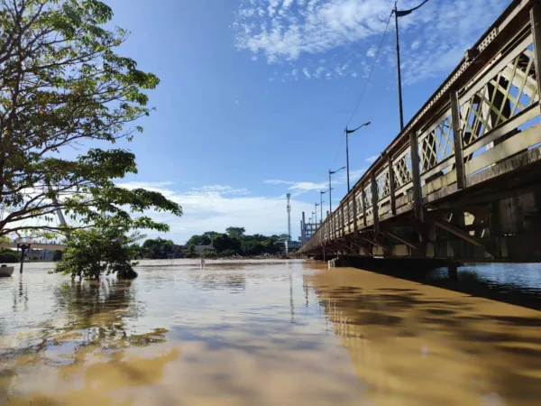 Rio Acre alcança 17 metros e invade Calçadão da Gameleira em Rio Branco; veja o vídeo 4 Rio Acre alcança 17 metros e invade Calçadão da Gameleira em Rio Branco; veja o vídeo