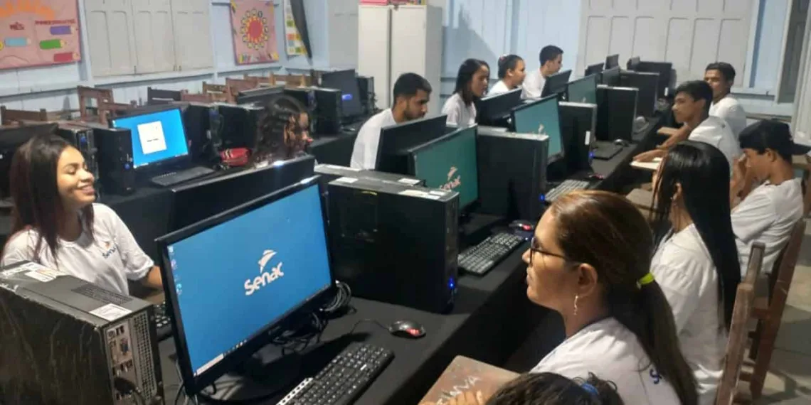 Senac Acre realiza curso de informática para moradores do Rio Crôa