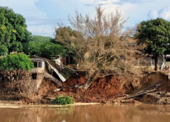 Bar do Zé do Branco, um dos mais tradicionais da Capital, é destruído por desbarrancamento após alagação