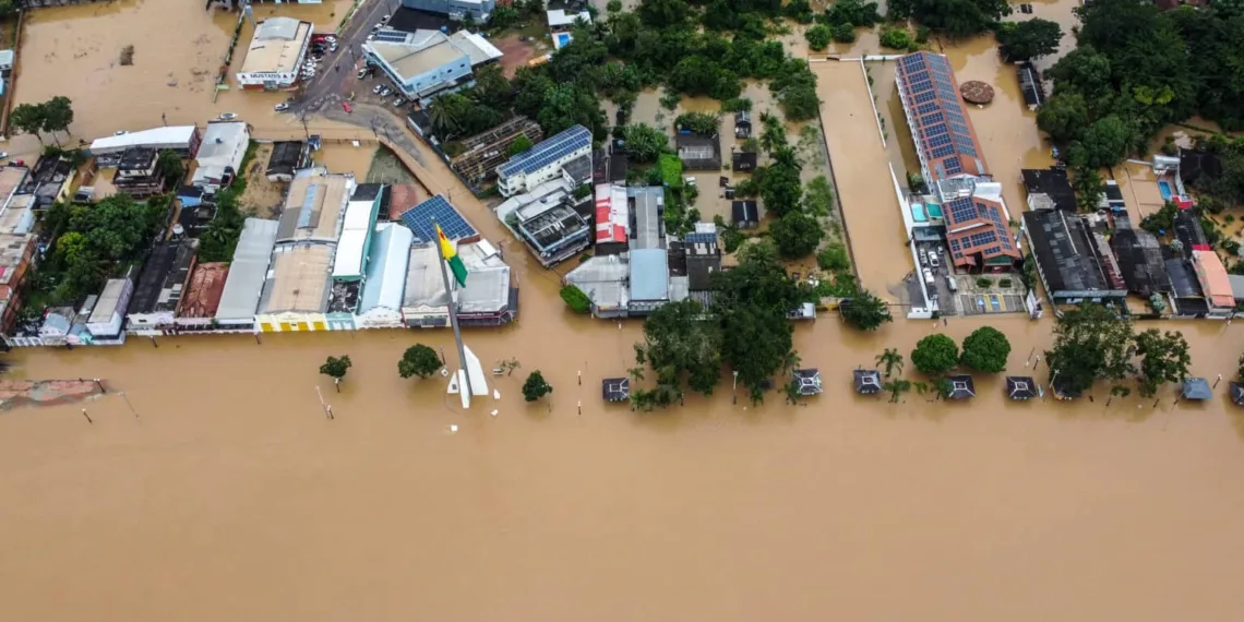 Rio Acre continua enchendo e marca 17,61 metros na noite deste sábado