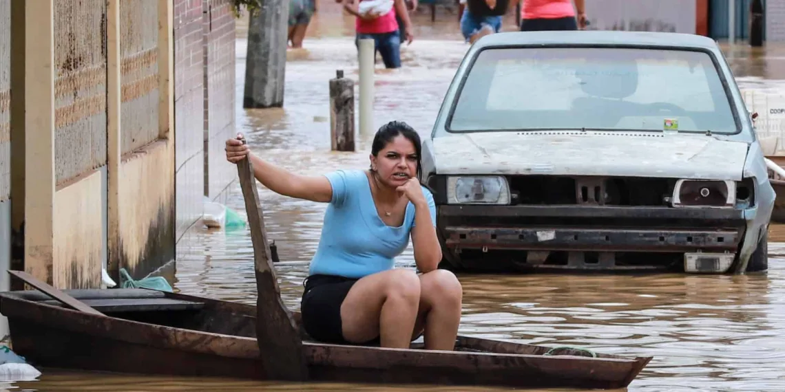 Rio Acre vaza mais de dois metros e famílias devem retornar para casa na próxima semana