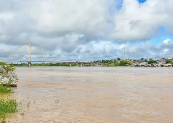 Rio Juruá volta a subir e se aproxima da cota de transbordamento em Cruzeiro do Sul