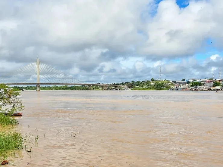 Rio Juruá volta a subir e se aproxima da cota de transbordamento em Cruzeiro do Sul