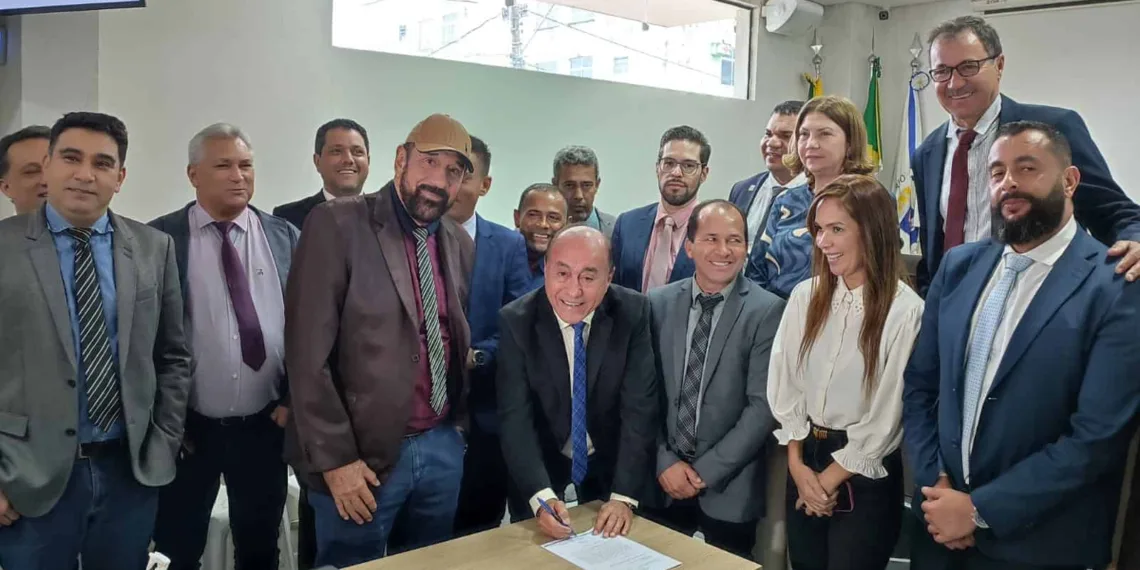 Bocalom entrega PL na Câmara para ajudar comerciantes prejudicados com enchentes