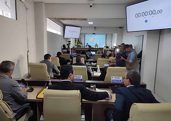 Câmara revoga PL que reajustava salários dos vereadores e prefeito de Rio Branco