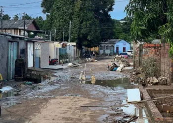 Com vazante do Rio Acre, mais de 500 famílias já retornaram para casa em Rio Branco