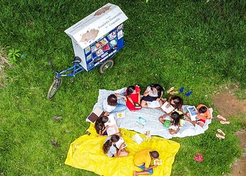 Clube de Leitores do Caquetá realiza atividade ao ar livre. Foto: Marcos Vicentti/Secom