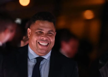 Ronaldo Fenômeno explica vídeo onde é flagrado tirando homem do porta-malas de carro
© Documentário conta a vida e a carreira de Ronaldo Fenômeno (Foto: FRANCK FIFE / AFP)