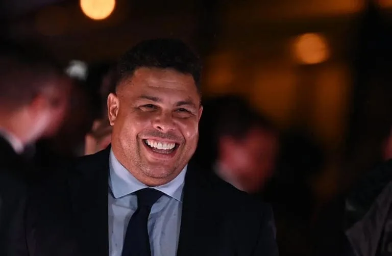 Ronaldo Fenômeno explica vídeo onde é flagrado tirando homem do porta-malas de carro
© Documentário conta a vida e a carreira de Ronaldo Fenômeno (Foto: FRANCK FIFE / AFP)