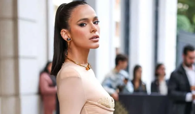 Bruna Marquezine se prepara para nova etapa na carreira (agora com tamanho internacional) e assina com agência de Anitta