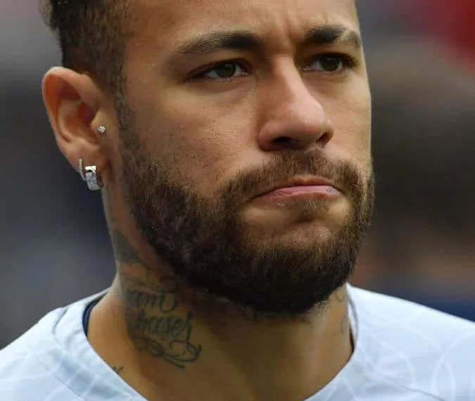 De forma descontraída, Neymar Jr. conversa com hackers: Devolve a minha conta aí