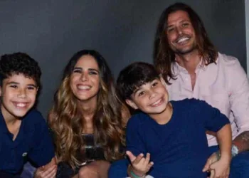 Filhos de Wanessa Camargo e Dado Dolabella chamam atenção por detalhe em fotos no camarim da cantora
