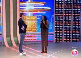 "Está sem graça..."; BBB 23: Web aponta suposto constrangimento de Tadeu Schmidt com eliminação de Sarah Aline; Psicóloga recebeu 58,2% dos votos