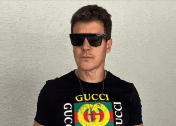 Rodrigo Faro adota tendência do cropped masculino e sofre ataques: 'Não precisa disso'