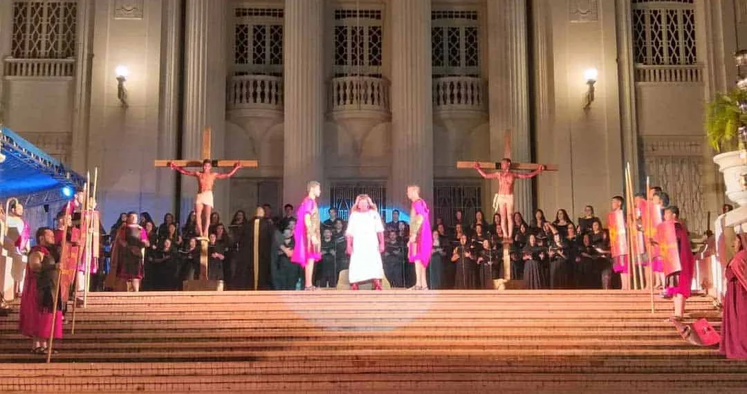 Suspensas há 3 anos, procissão e encenação da Paixão de Cristo serão realizadas nesta sexta-feira