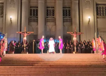 Suspensas há 3 anos, procissão e encenação da Paixão de Cristo serão realizadas nesta sexta-feira