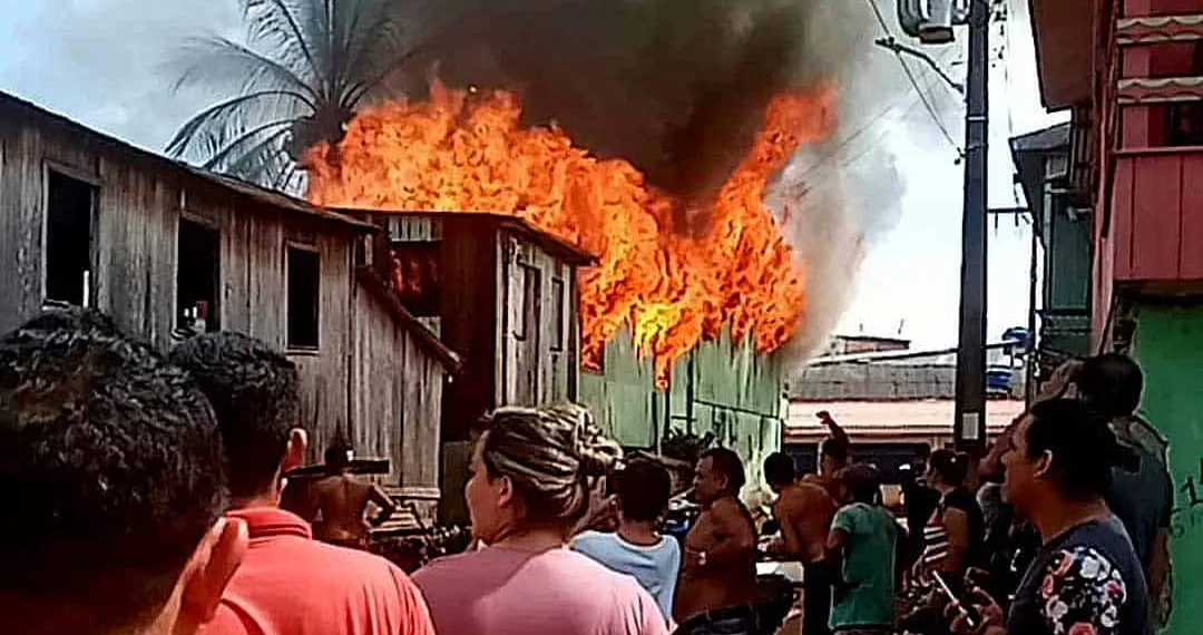 Idosa não consegue sair de casa em chamas e morre em Boca do Acre