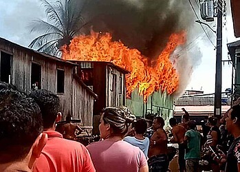 Idosa não consegue sair de casa em chamas e morre em Boca do Acre
