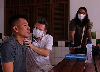Famílias indígenas são acompanhadas regularmente por equipes de saúde no abrigo da Escola Leôncio de Carvalho, em Rio Branco. Foto: Alexandre Cruz-Noronha