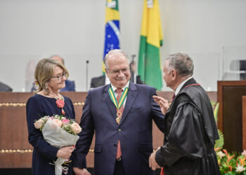 Edson Fachin, ministro do Supremo Tribunal Federal, foi homenageado pelo Tribunal Regional Eleitoral do Acre. Foto: Diego Gurgel/Secom