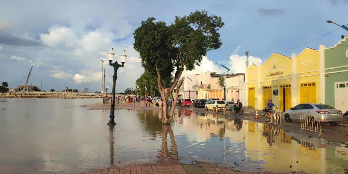 Rio Acre vaza quase dois metros e registra 15,78m nesta Sexta-Feira da Paixão