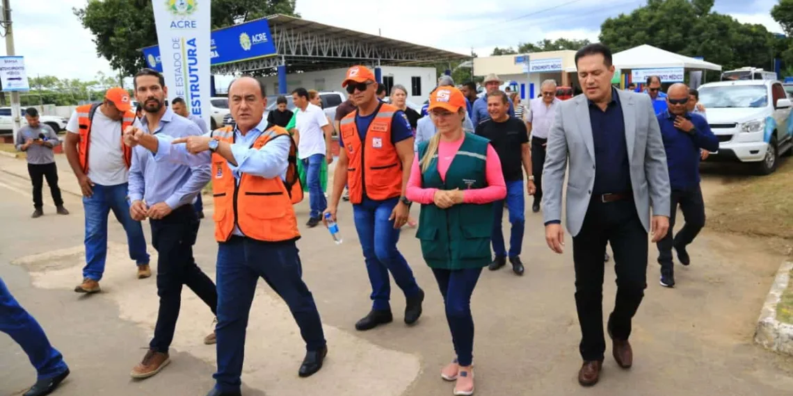 Bocalom mostra instalação de abrigo no Parque de Exposição a órgãos de controle do Estado